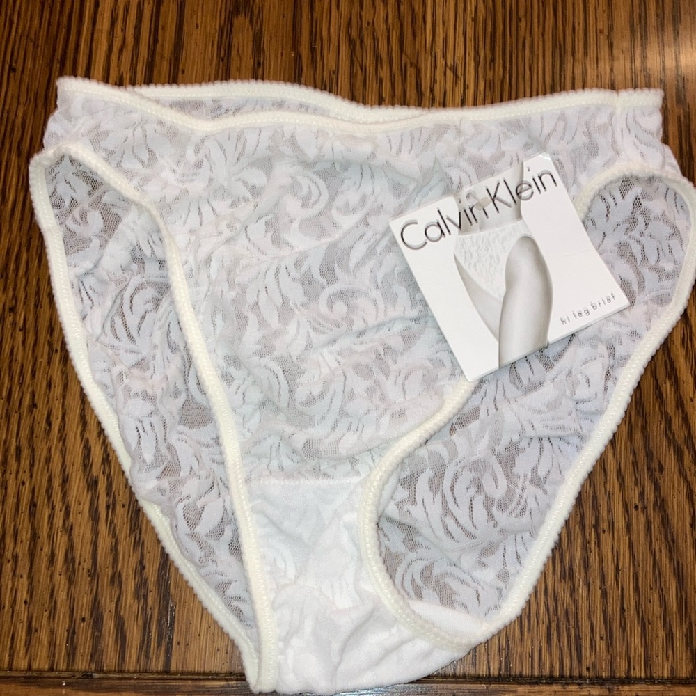 Intimate. NWT white laced panties. Calvin Klein.
